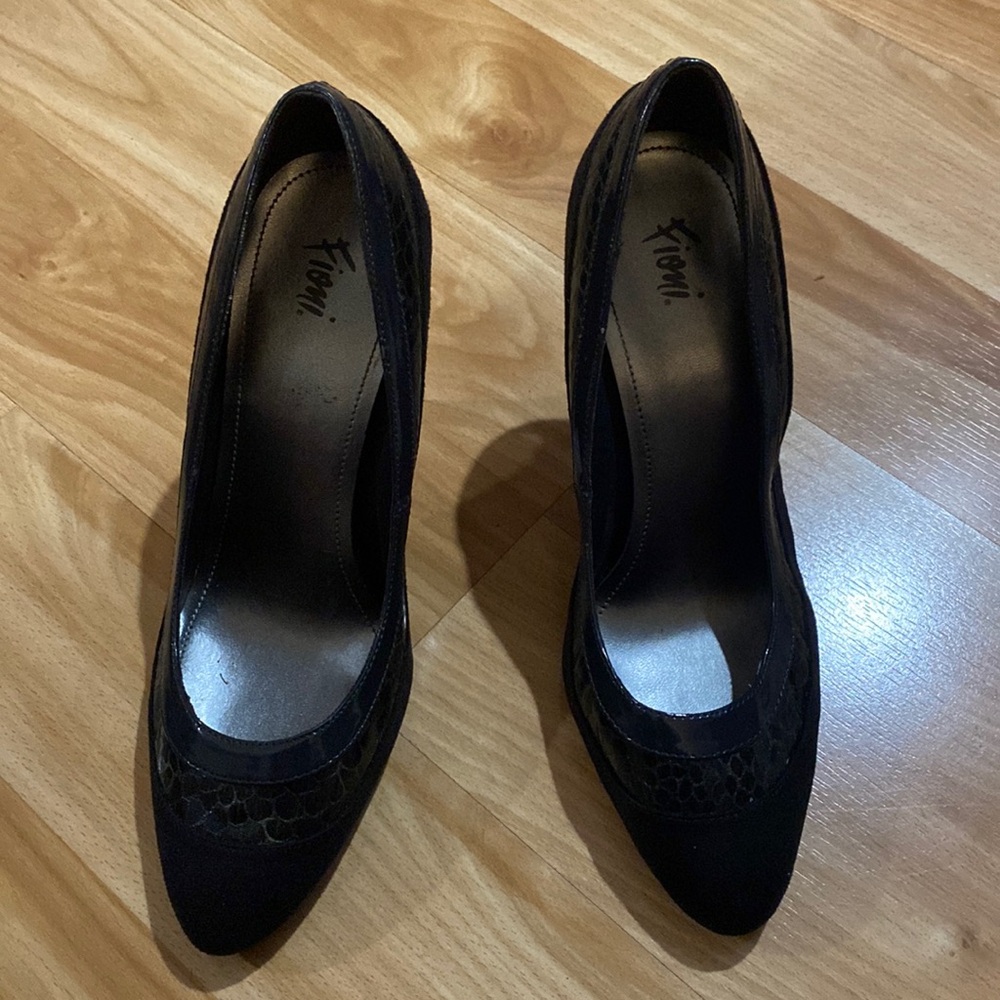 Black Fioni size 8 1/2